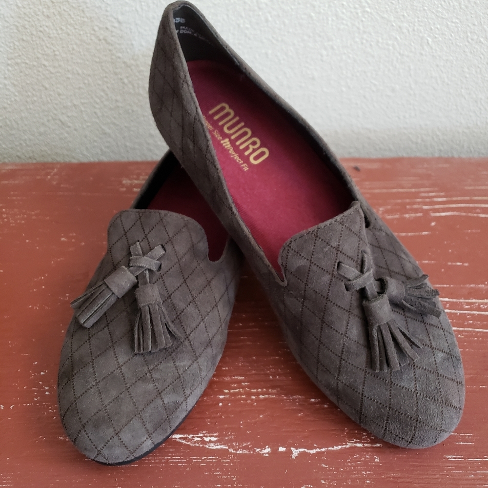 MUNRO "Tallie" Gray Suede Loafer NWT